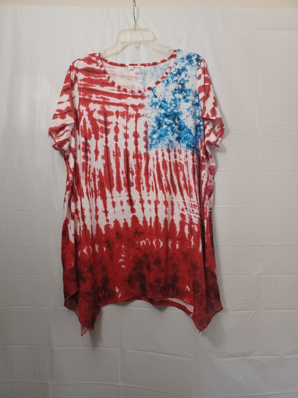 89TH & MADISON AMERICAN TIE DYE PATRIOTIC EMBELLISHED FLAG SHORT SLEEVE TOP